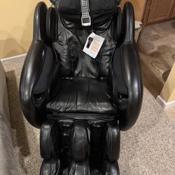Brookstone OSIM UAstro2 Massage Chair 
