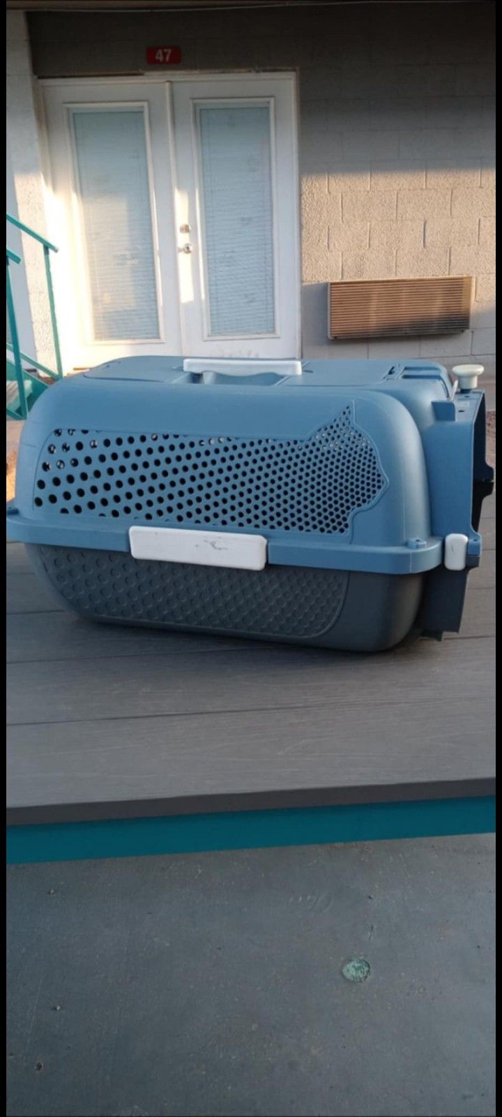 Large Catit Carrier Pickup Between 2;00-10:40 Rainbow/charleston Cash Only Fcfs No Holds Read Description 