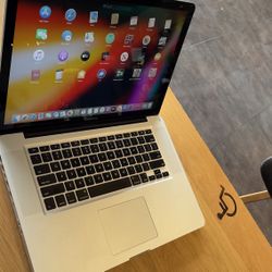 Apple MacBook Pro 15”. Display Intel Quad Core I7  8GN DDR3 Ram 1 TB HARD DRIVE STORAGE $220