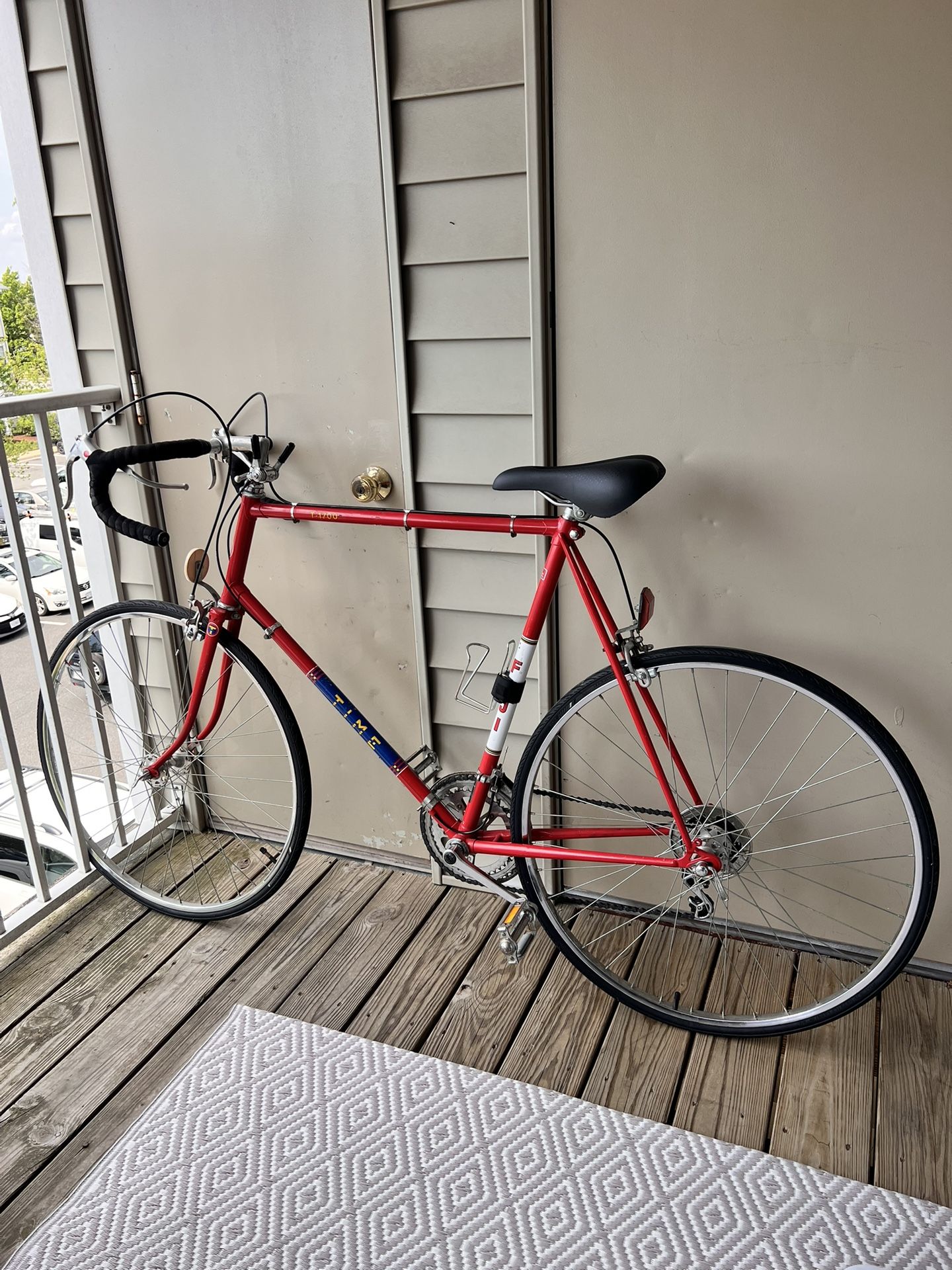 SOLID SMOOTH GIANT FIJI BIKE IN GOOD CONDITION