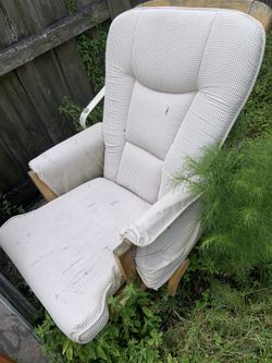 Free rocking chair needs tov but works