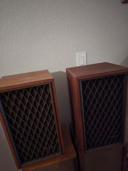 Speakers, stereo, realistic