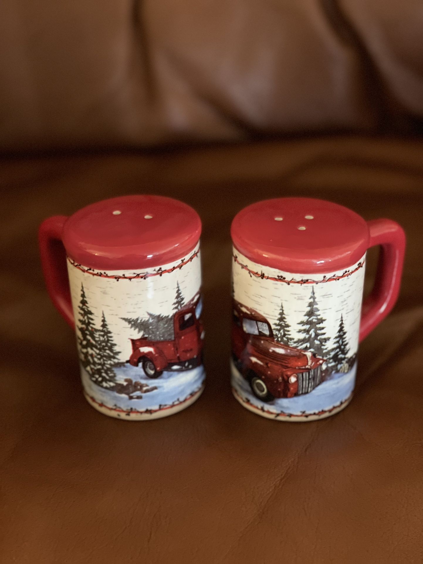 Vintage Christmas Country Farmhouse Red Truck Ceramic Salt & Pepper Shaker Set