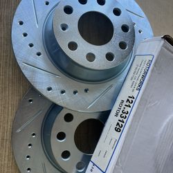 Volkswagen Tiguan 11-17 Rear Drill Slot Rotors Brake Pads