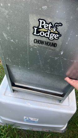 Dog Pet Lodge Feeder