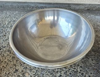 4 stainless steel mixing bowls, 15" diameter inside, 16 1/4" inch outside