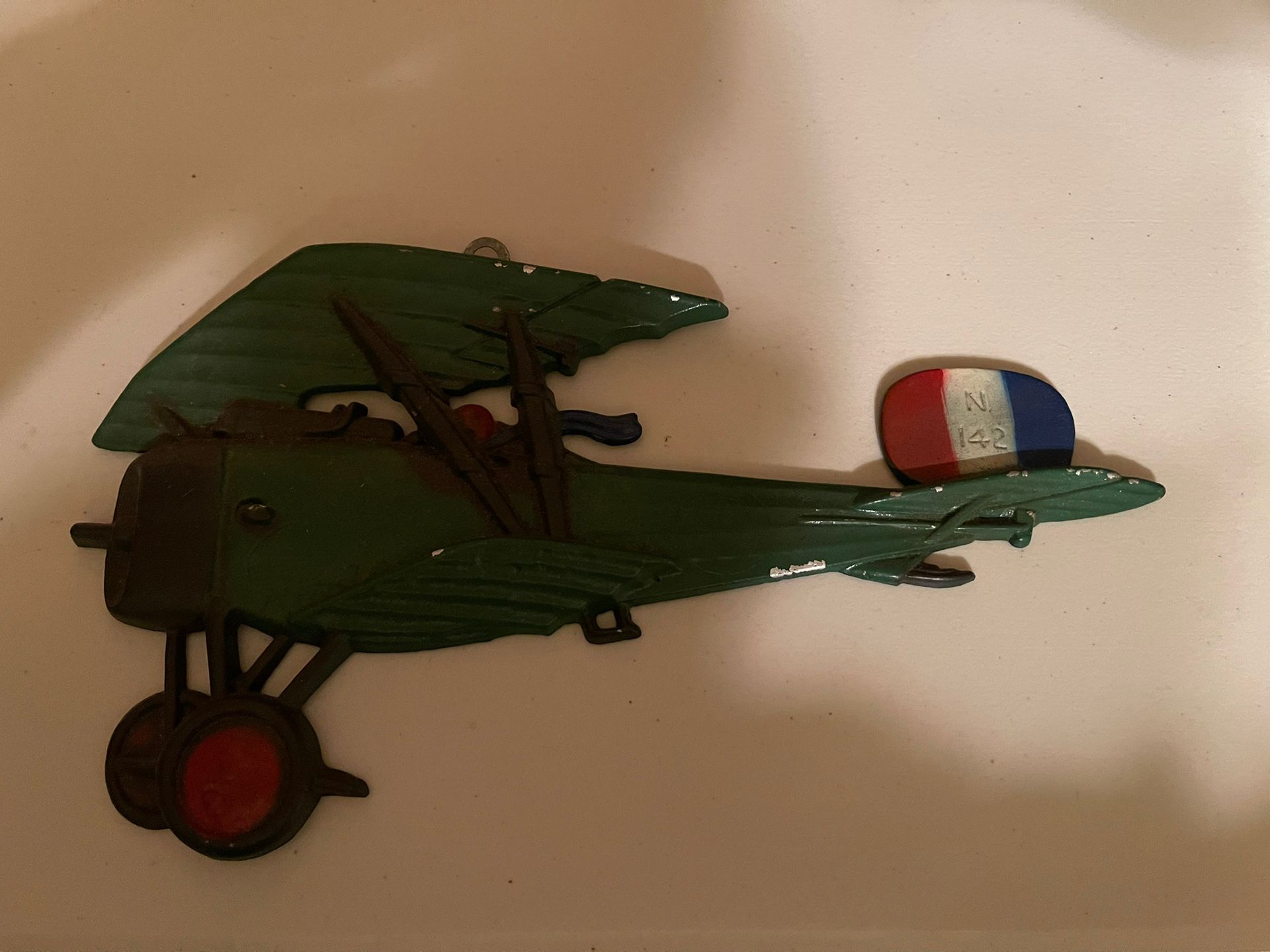 HOMCO VINTAGE METAL AIRPLANE HANGING FIGURE