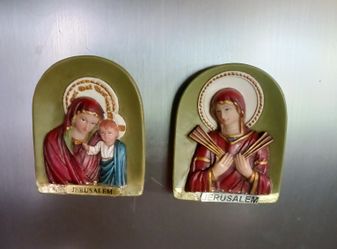 Ceramic Magnet Madona And Child
