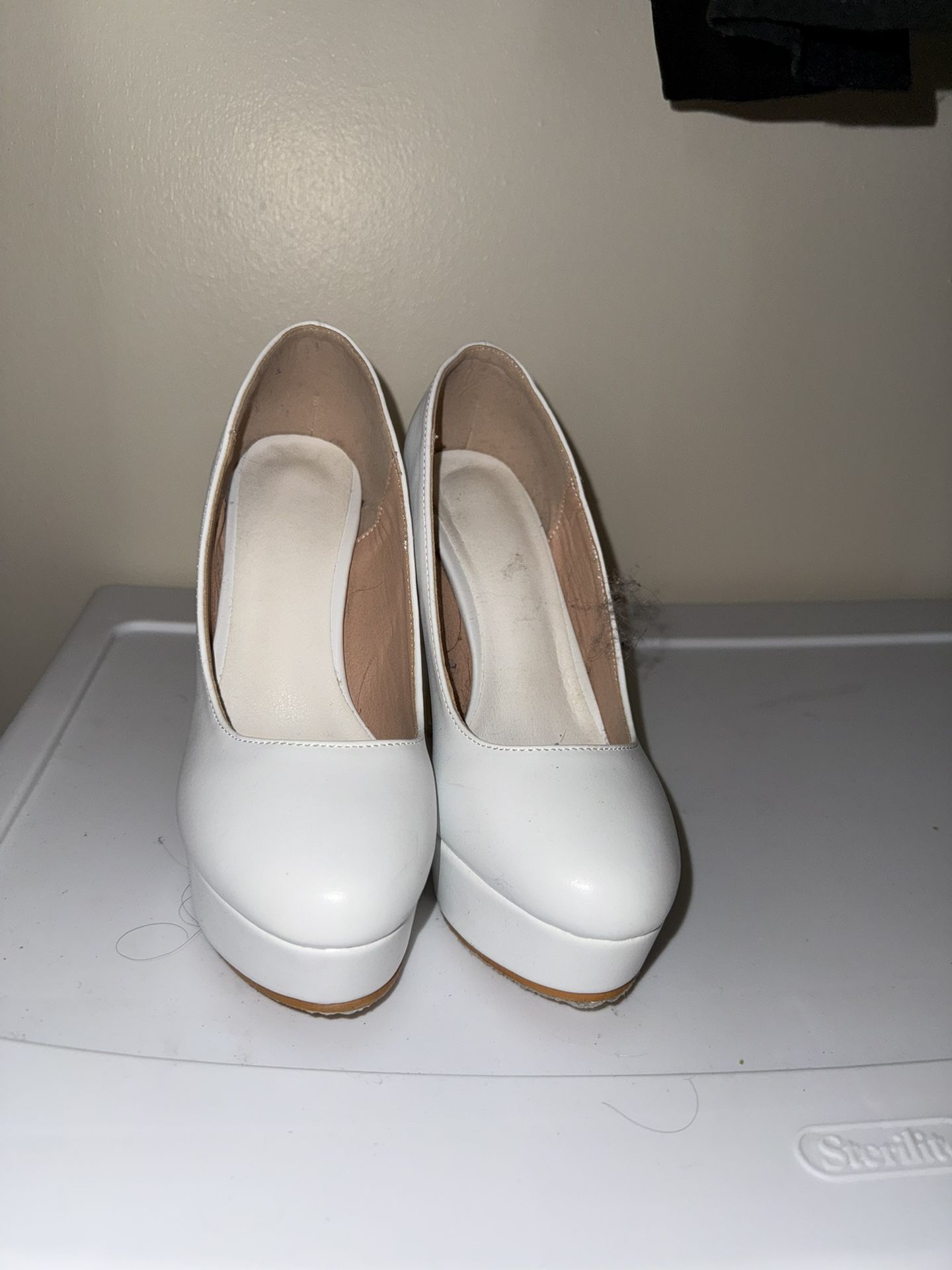white heels size 6