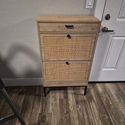 Great Condition. Im Size 12 And i Can Have 4 Pairs Of Shoes But My Ex Wore A Size 7 And She Could Fit 8 Pairs Of Shoes. 