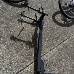 2 Bike Thule Hitch Rack - Good Condition