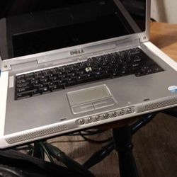 Dell Inspiron Laptop W/ Carrying Case 