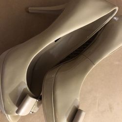 White House High Heels 