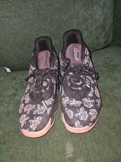 Basketball shoes