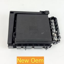 2019-2021 Chevrolet Camaro Engine Wiring Harness Junction Block  New Oem