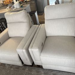 2 Recliner Chairs 