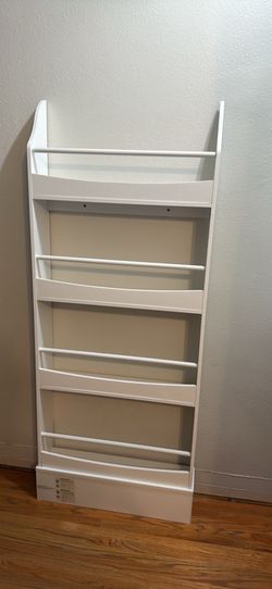 Kids bookshelf