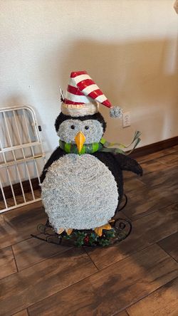 Penguin Xmas decor