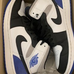 Jordan 1 Size 9 100$$$ 