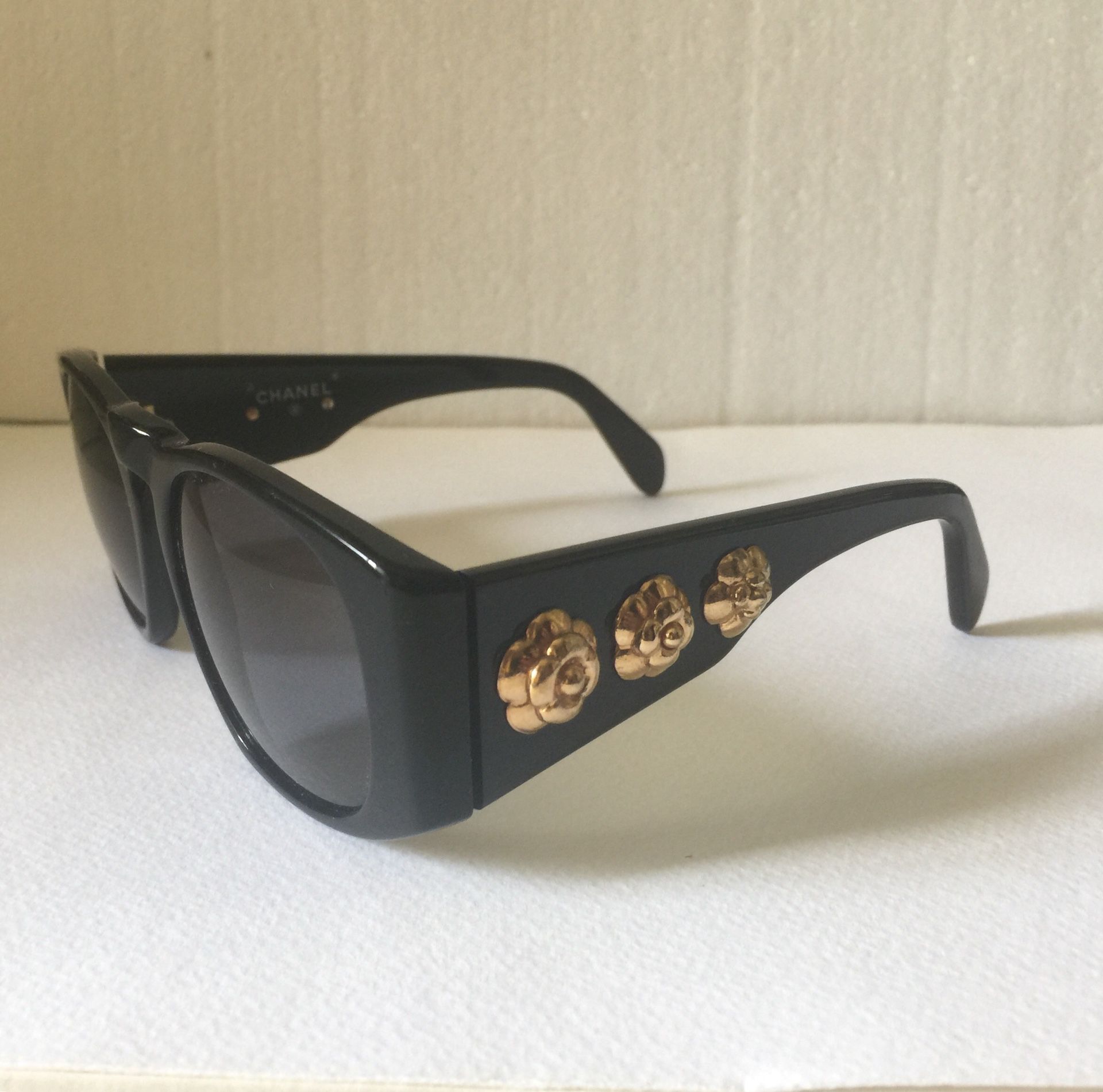 RARE VINTAGE 90's CHANEL Sunglasses W Camellia Black & Gold for Sale in  Seattle, WA - OfferUp