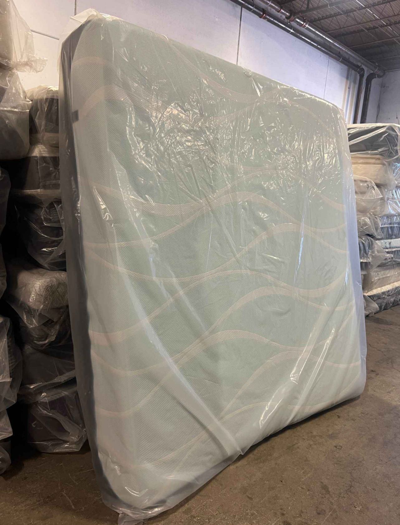 💥CLEARANCE🔥KING MATTRESS TEMPURPEDIC LUXEBREEZE FIRM💯