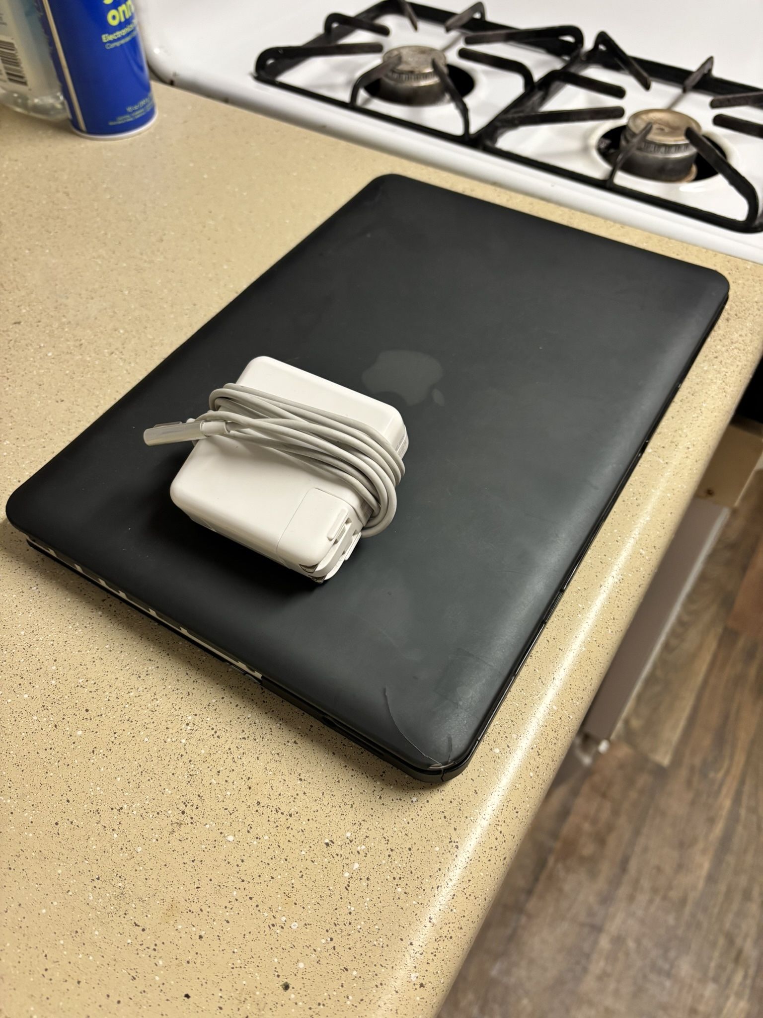 Tha MAC BOOK PRO 5 (loaded For Studio Artist)