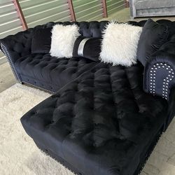 Like NEW small sectional sofa couch (Delivery AVAILABLE)