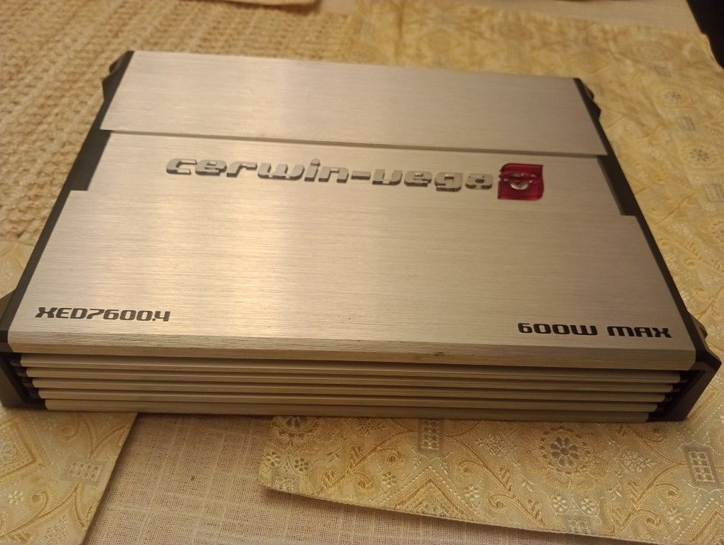 Cerwin Vega 4 Channel Amplifier 600 W