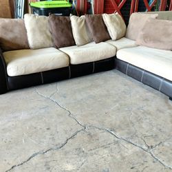 Sectional Sofa Confortable Exente Condition And Clean $195