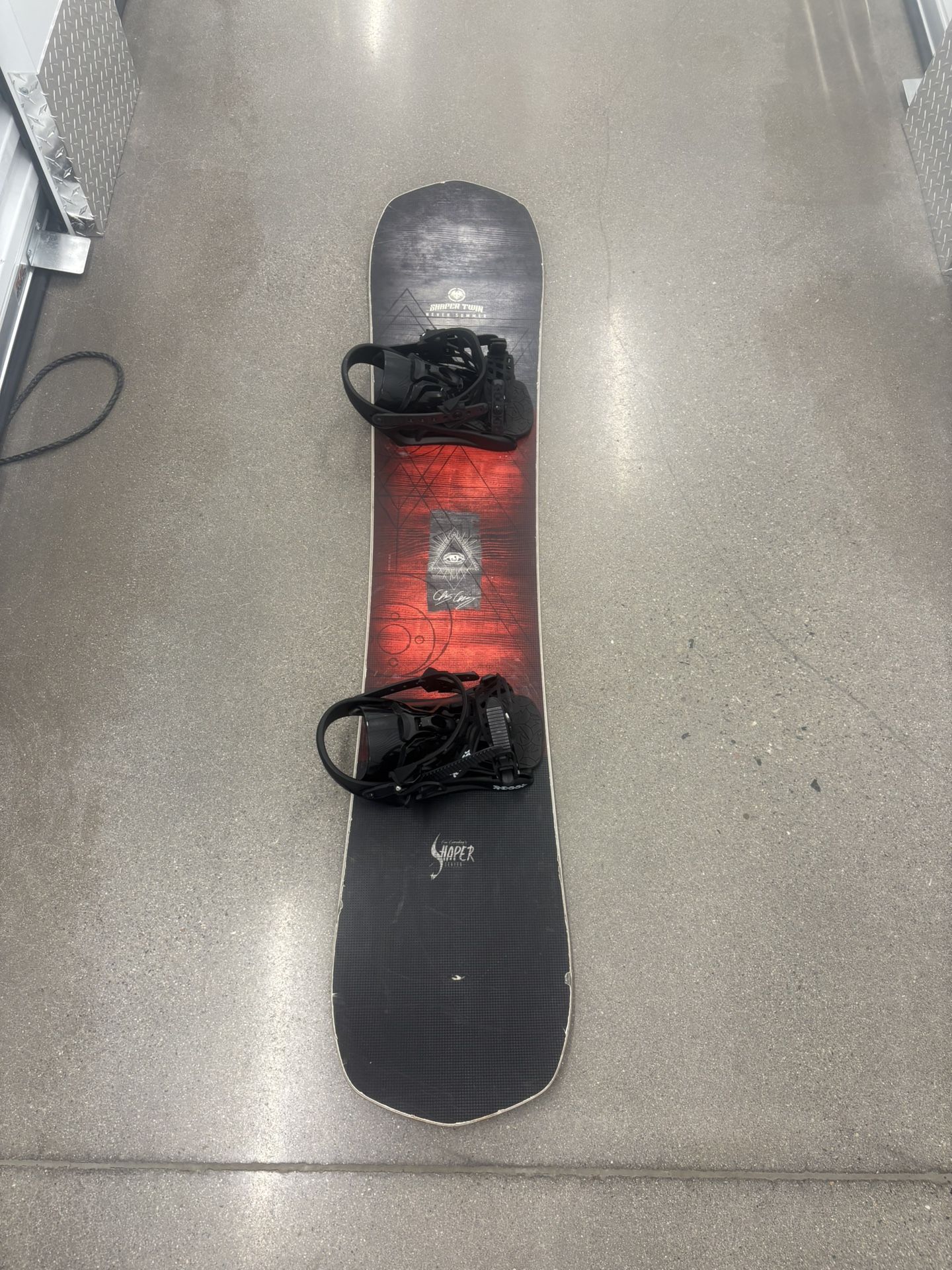 Never Summer 153CM Men’s Snowboard with Rossingol Bindings