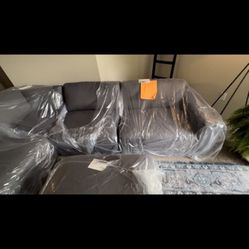 LIVING SPACES SECTIONAL. 5 PC sectional With Ottoman 