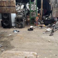 Estamos sacando metas si alguien lo puede recoger 823estamos E Vernon av Los Ángeles