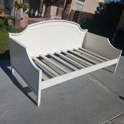 White Wood Daybed Frame with Slats