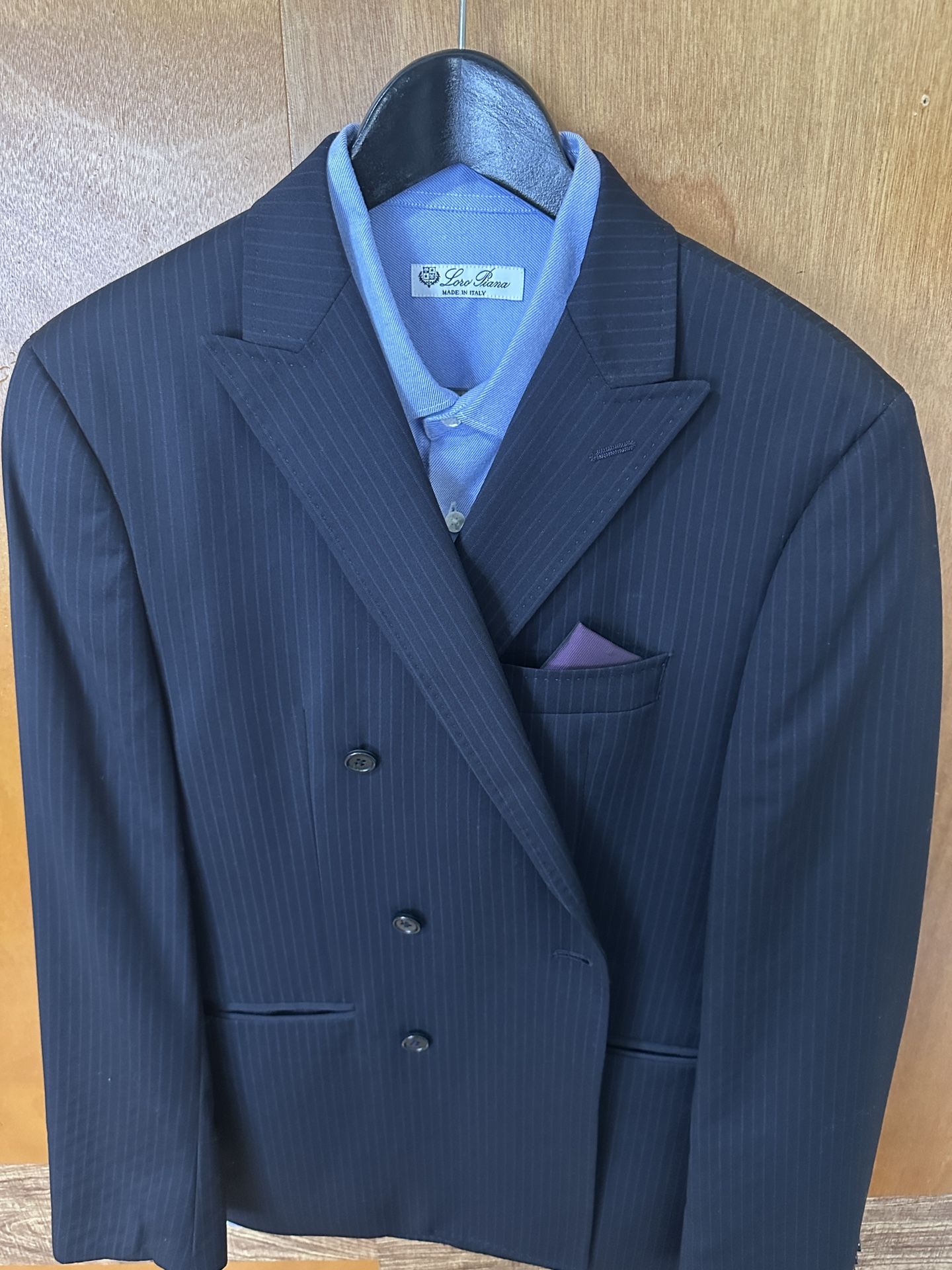 Michael Kors Men’s Navy Pinstripe Size 40R