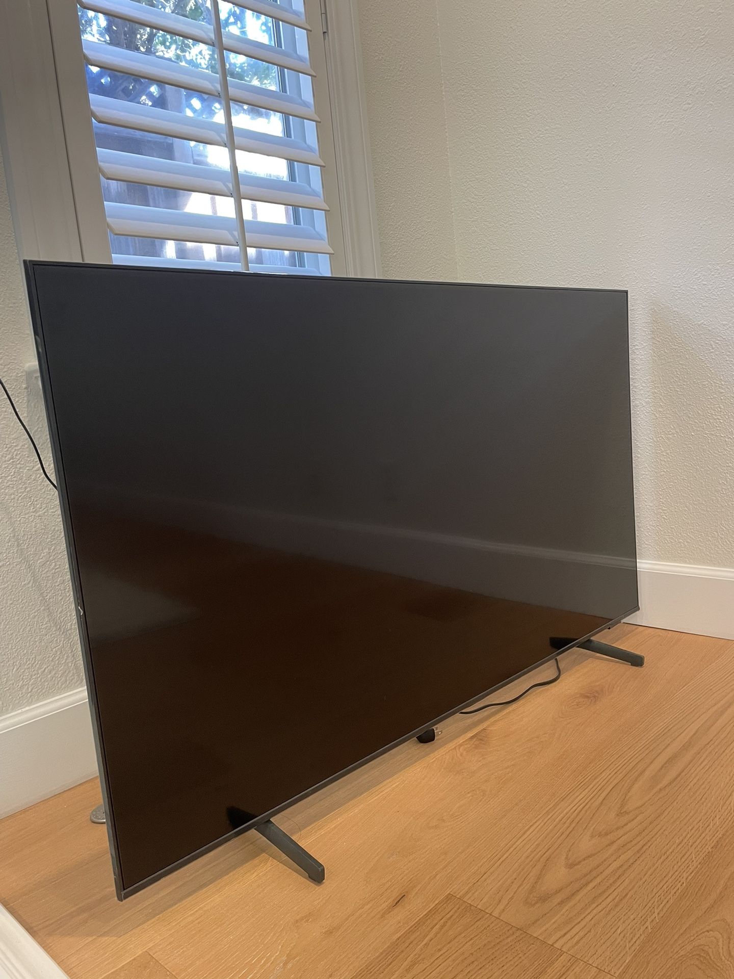 Like New Samsung QLED 43” Tv