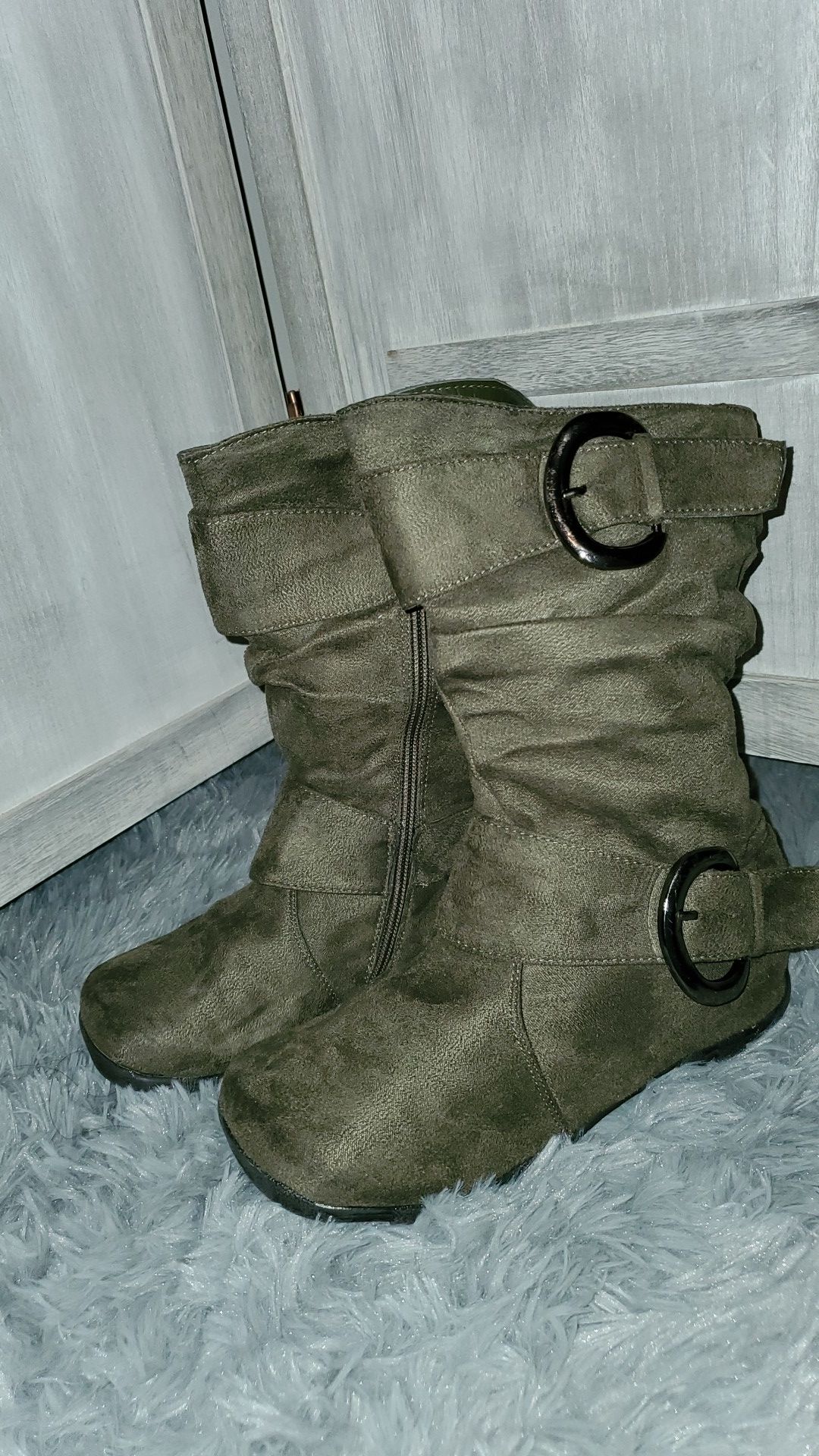 Girls size 4 boots