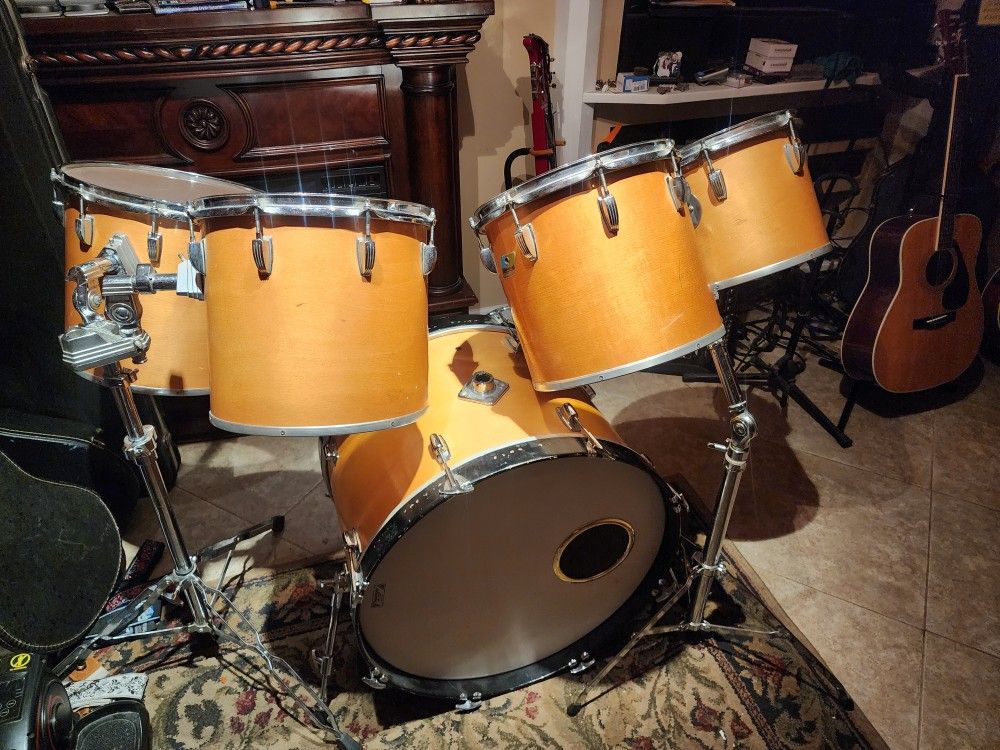 Awesome 70s Ludwig Maple Shell Drum Set