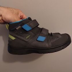 KEEN Kids Shoes Size 5