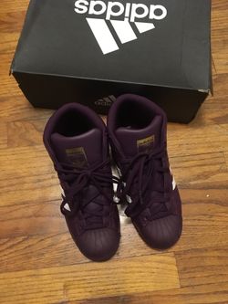 Size 6 Pro model J Adidas with the SnapBack hat to match