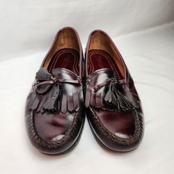 Men's Cole Haan leather tassels loafer size 10D hand sewn in the USA . 