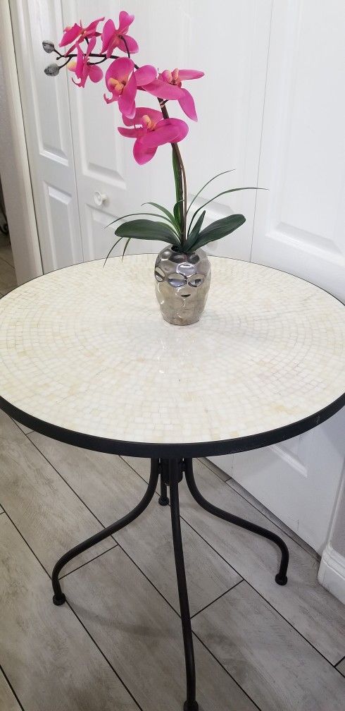 Round Stone Metal White Cream Console Table Indoor/Outdoor Diameter 28"x30.5"Tall ~ Durable Heavy No Pet No Smoke Home