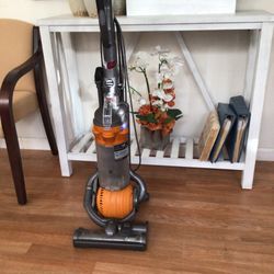Dyson vacuum cleaner Works Perfect