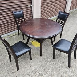Table & Chairs 