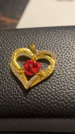 Heart gold pendant with a rose