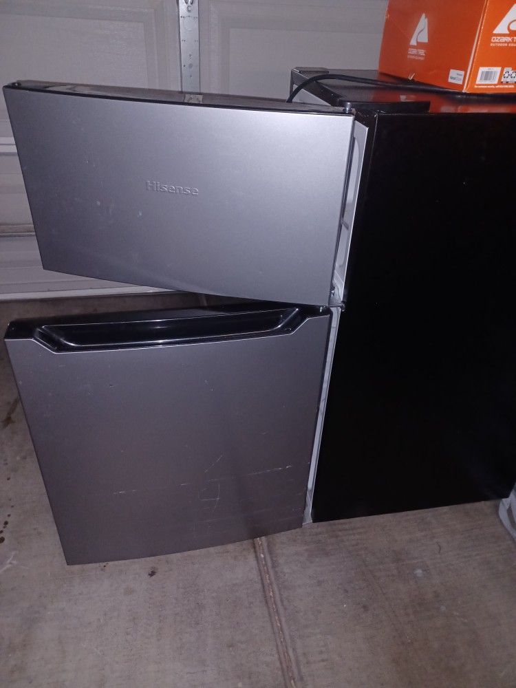 HISENSE Mini Fridge With Freezer 4.4 Cu Feet