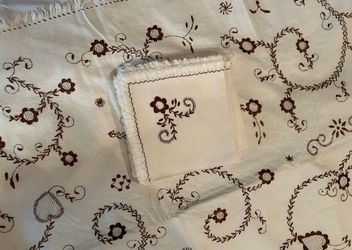 Cotton Embroidered Tablecloth 95" X 64" +12 Napkins