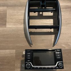 2016 Nissan Versa radio