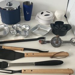 Lot/Choice Kitchen Barware/Cutting/Bakeware/Barbecue Items