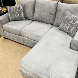 Stylish Reversing Chaise Sectional 