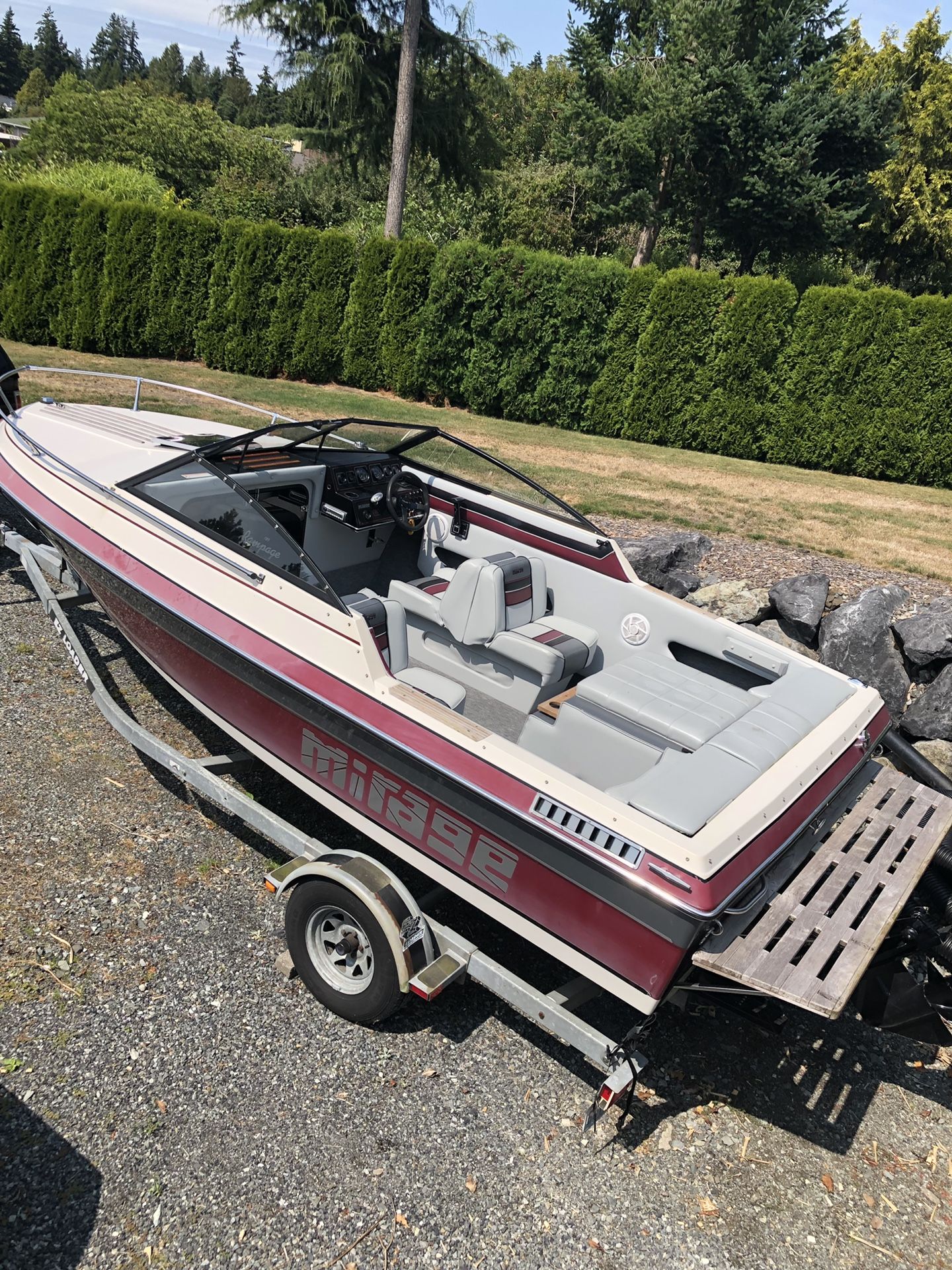 1990 Mirage Boat